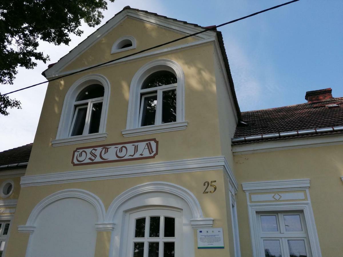 Dom Goscinny Ostoja ミエンジボジェ エクステリア 写真